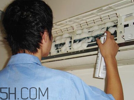 冬天空調(diào)開多少度比較適合嬰兒？嬰兒發(fā)燒可以開空調(diào)嗎？