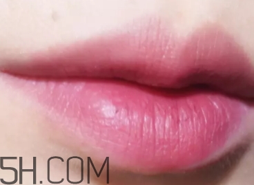 burberry巴寶莉97號(hào)牛血色和burberry唇釉53牛血色對(duì)比 burberry巴寶莉97號(hào)牛血色和burberry唇釉53牛血色對(duì)比