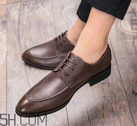 皮鞋曬過(guò)后變硬怎么辦？皮鞋曬掉色了怎么辦？