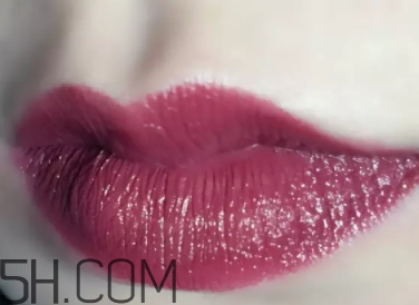 burberry口紅97和93哪個好看？burberry巴寶莉97和93對比