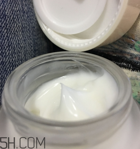 法蘭琳卡清透補(bǔ)水霜好用嗎_法蘭琳卡清透補(bǔ)水霜評(píng)測(cè) 法蘭琳卡清透補(bǔ)水霜好用嗎_法蘭琳卡清透補(bǔ)水霜評(píng)測(cè)