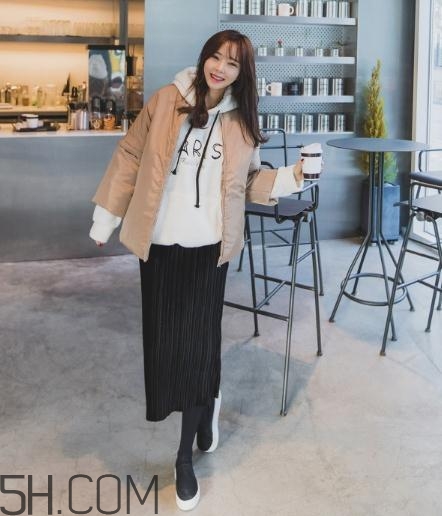 米色羽絨服怎么搭配？米色羽絨服搭配圖片