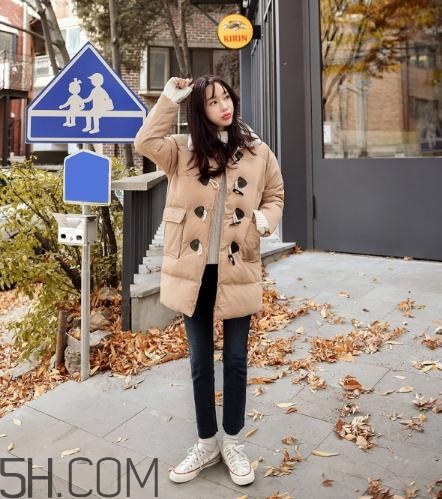 米色羽絨服怎么搭配？米色羽絨服搭配圖片