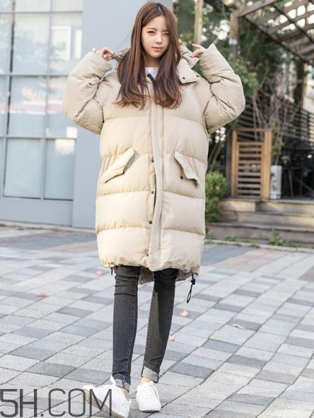 米色羽絨服怎么搭配？米色羽絨服搭配圖片