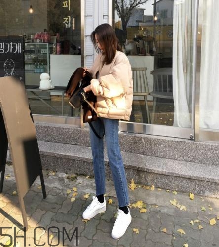 米色羽絨服怎么搭配？米色羽絨服搭配圖片