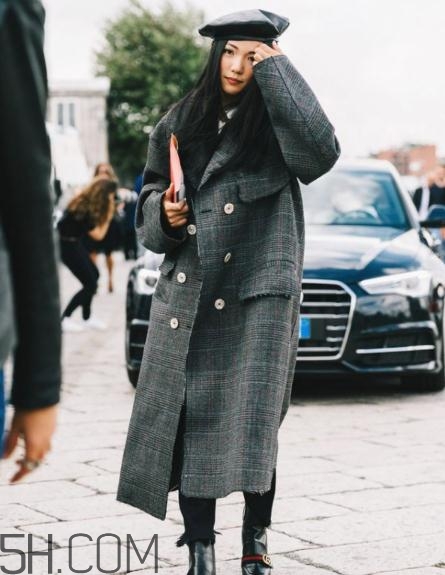 灰色格子大衣怎么搭配？灰色格子大衣搭配圖片