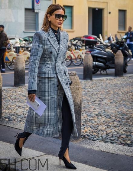灰色格子大衣怎么搭配？灰色格子大衣搭配圖片