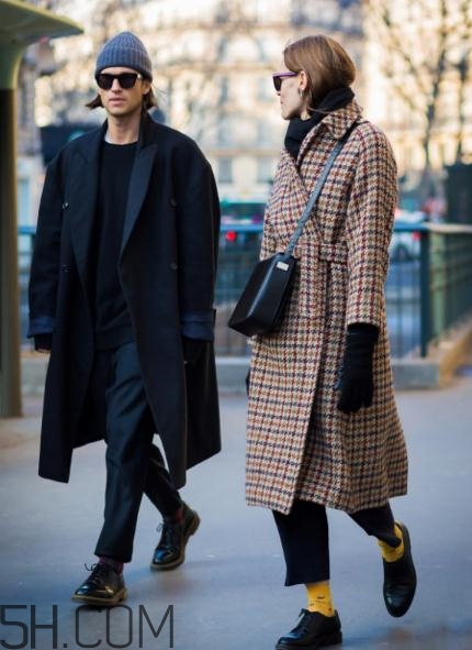 棕色格子大衣怎么搭配？棕色格子大衣搭配圖片