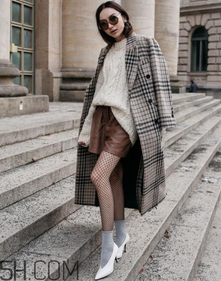 棕色格子大衣怎么搭配？棕色格子大衣搭配圖片