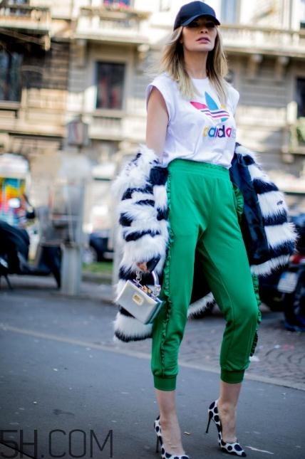 冬天運(yùn)動(dòng)褲配什么鞋子？冬天穿運(yùn)動(dòng)褲怎樣搭配鞋子？