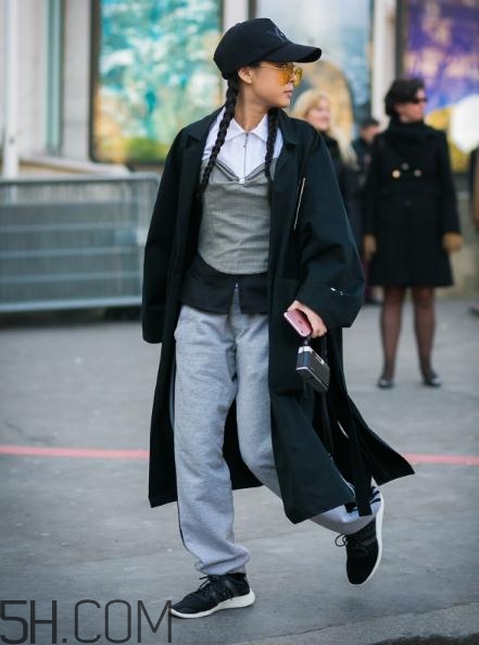 冬天運(yùn)動(dòng)褲配什么上衣？冬天穿運(yùn)動(dòng)褲怎么搭配？