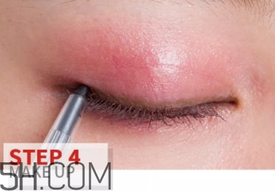 玫紅色口紅配什么眼影？玫紅色口紅眼影顏色搭配