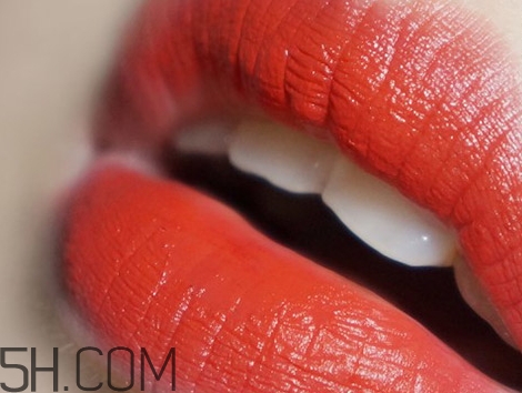 橘紅色口紅適合什么膚色？橘紅色口紅適合黃皮膚嗎？