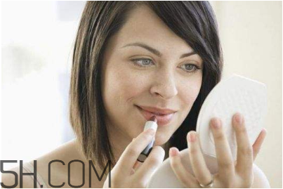 冬天用什么唇膏好？blistex唇膏各款介紹