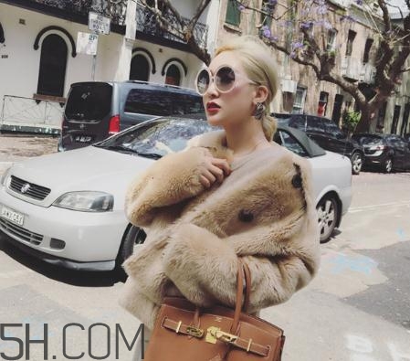 皮草粘了糖怎么處理？皮草粘了膠怎么清洗？