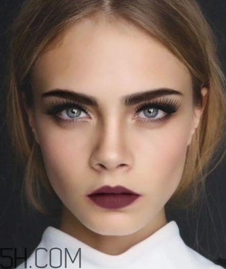 勃艮第紅口紅是什么顏色？勃艮第酒紅口紅試色