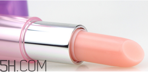 冬季如何選擇潤(rùn)唇膏？天天涂唇膏的壞處