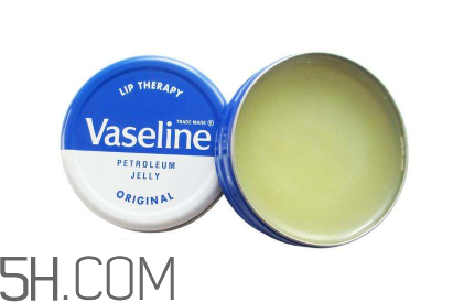 凡士林潤(rùn)唇膏和小藍(lán)罐哪個(gè)好？凡士林唇膏護(hù)唇小貼士