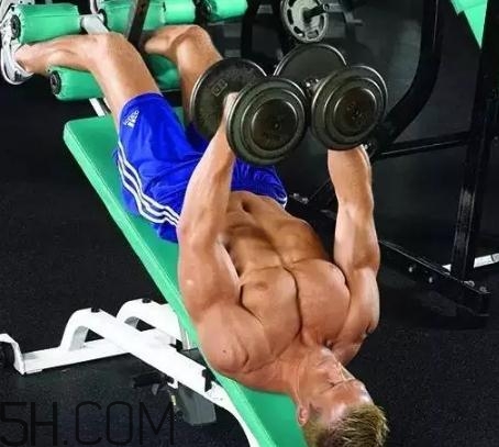 啞鈴飛鳥練哪里的肌肉？啞鈴飛鳥怎么做？