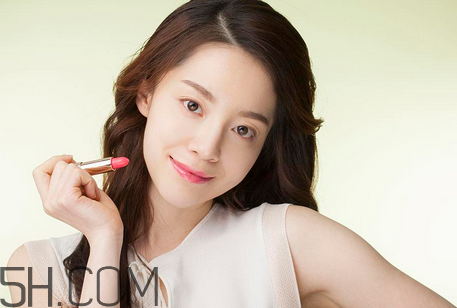 咬唇妝的化法步驟 唇彩使用注意事項 咬唇妝的化法步驟 唇彩使用注意事項