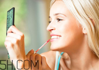 唇膏的正確涂法 涂唇膏的注意事項(xiàng) 唇膏的正確涂法 涂唇膏的注意事項(xiàng)