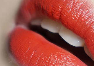 橘紅色口紅適合什么膚色？橘紅色口紅適合黃皮膚嗎？