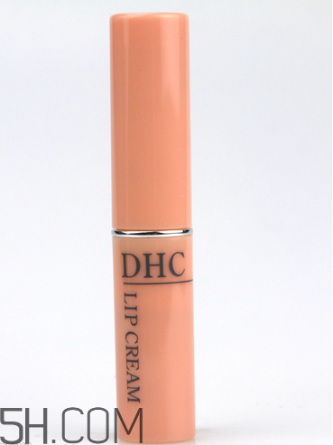 冬季如何選擇潤(rùn)唇膏？天天涂唇膏的壞處