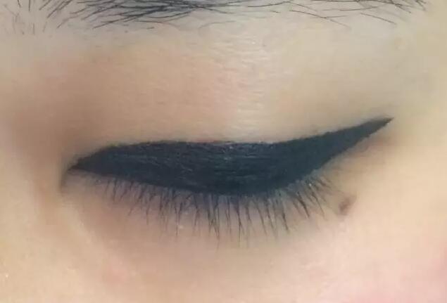 腫眼泡內(nèi)雙怎樣畫(huà)眼妝 內(nèi)雙腫眼泡拯救大法