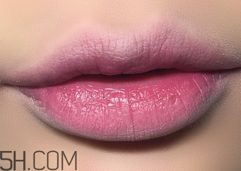 口紅到底應(yīng)該怎么涂？吻唇妝具體畫法