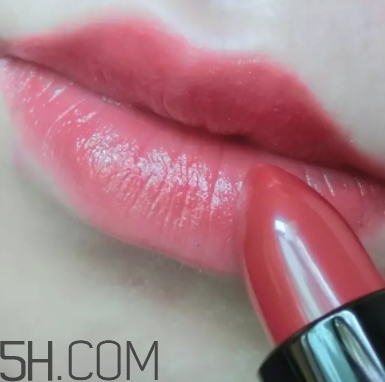 西瓜紅口紅適合什么膚色？西瓜紅口紅適合黃皮嗎？