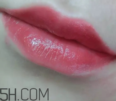 西瓜紅口紅適合什么膚色？西瓜紅口紅適合黃皮嗎？