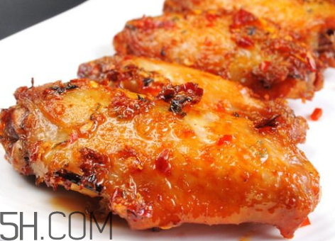 雞翅發(fā)紅是怎么回事 雞翅有血水能吃嗎 雞翅發(fā)紅是怎么回事 雞翅有血水能吃嗎