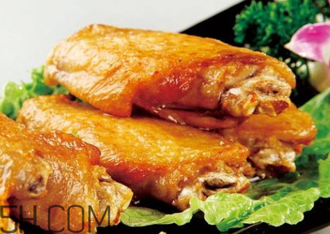 雞翅發(fā)紅是怎么回事 雞翅有血水能吃嗎 雞翅發(fā)紅是怎么回事 雞翅有血水能吃嗎