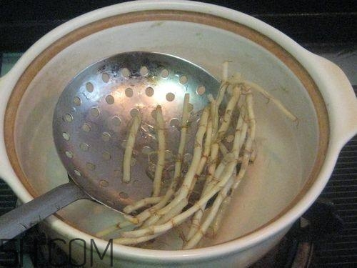 愛(ài)長(zhǎng)痘吃什么食物好？愛(ài)長(zhǎng)痘的食物禁忌有哪些？