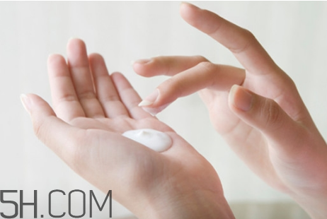 什么時(shí)候涂護(hù)手霜好？晚上怎么用護(hù)手霜好？