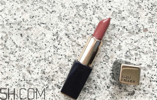 秋冬適合涂什么顏色的口紅？怎么涂口紅持久不掉色？