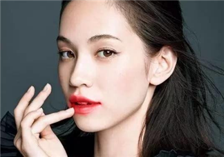 口紅到底應(yīng)該怎么涂？吻唇妝具體畫法