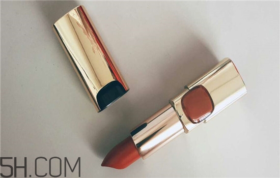 秋冬適合涂什么顏色的口紅？怎么涂口紅持久不掉色？