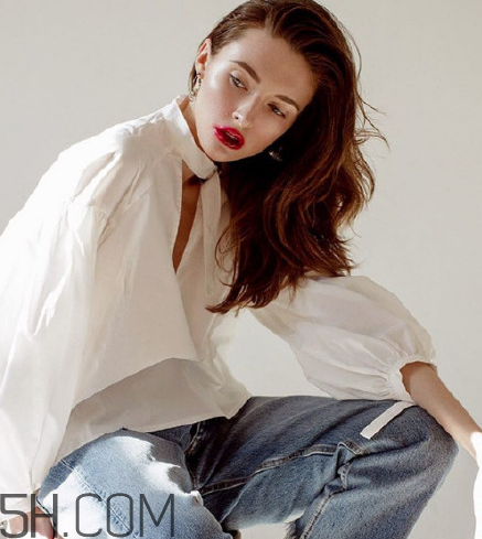 今年秋冬最流行的唇妝 反咬唇妝怎么畫 今年秋冬最流行的唇妝 反咬唇妝怎么畫