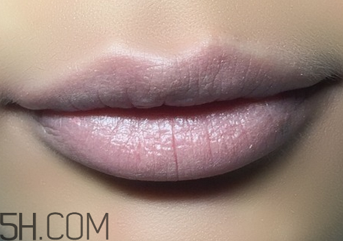口紅到底應(yīng)該怎么涂？吻唇妝具體畫法