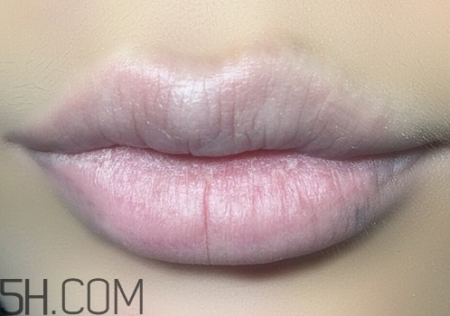 口紅到底應(yīng)該怎么涂？吻唇妝具體畫法