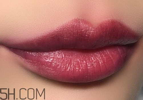 口紅到底應(yīng)該怎么涂？吻唇妝具體畫法