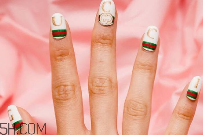 適合秋天的簡(jiǎn)單美甲圖片 ins上好看的美甲圖片推薦