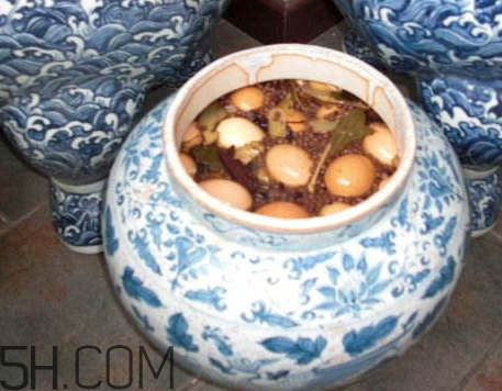 咸雞蛋發(fā)黑還能吃嗎 咸雞蛋蛋黃黑黑的能吃嗎 咸雞蛋發(fā)黑還能吃嗎 咸雞蛋蛋黃黑黑的能吃嗎