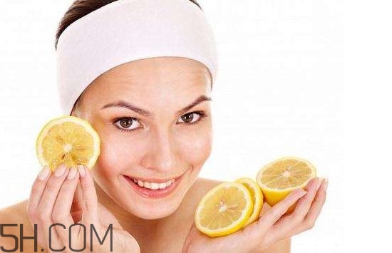 檸檬水可以祛痘嗎？祛痘可以用檸檬水嗎？