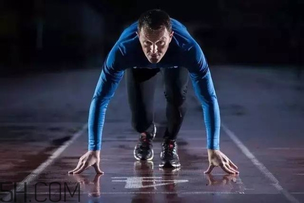 夜跑減肥的正確方法有哪些？冬天夜跑應(yīng)該怎么跑才能減肥？