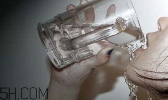 夜跑減肥的正確方法有哪些？冬天夜跑應(yīng)該怎么跑才能減肥？