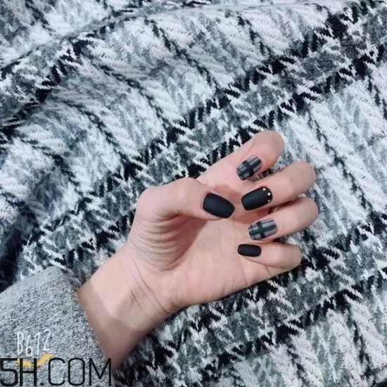 美甲涂什么顏色好看？2018冬天最美的韓式美甲