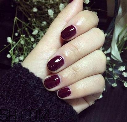 指甲軟是怎么回事？冬季美甲什么顏色好看？