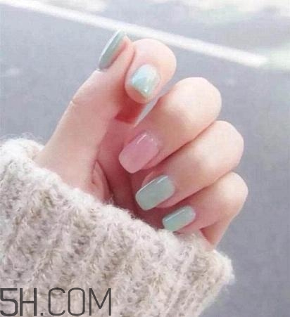 指甲軟是怎么回事？冬季美甲什么顏色好看？